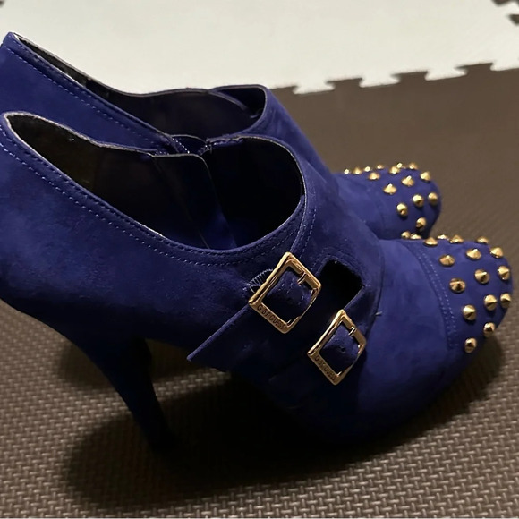 Royal Blue Suede studded heels G by Guess size 9 - Picture 7 of 7